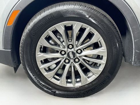 Used 2025 Cadillac XT4 Premium Luxury image 30