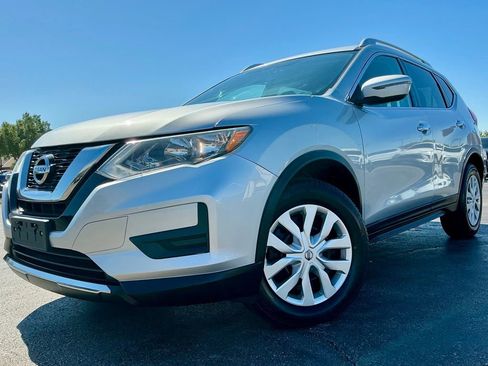 Used 2017 Nissan Rogue S w/ S Appearance Package AWD/4WD image 3