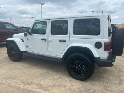 Used 2025 Jeep Wrangler Unlimited Sahara image 7