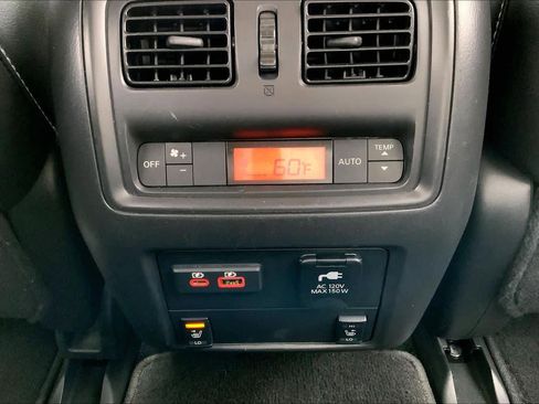 Used 2019 Nissan Pathfinder Platinum image 33