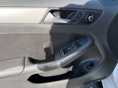 Used 2013 Volkswagen Jetta SE image 10