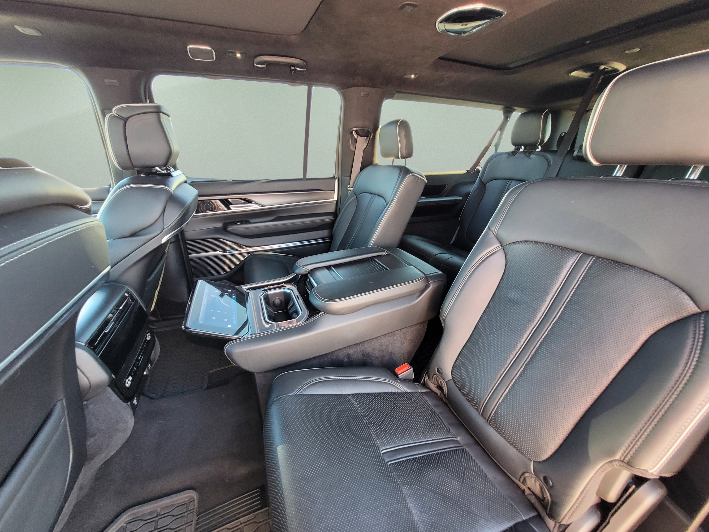 Used 2025 Jeep Grand Wagoneer L Series II Obsidian w/ Quick Order Packagew 28T AWD/4WD image 28