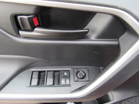 Used 2023 Toyota RAV4 LE AWD/4WD image 13