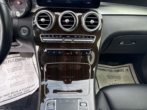 Used 2020 Mercedes-Benz GLC 300 GLC 300 image 25