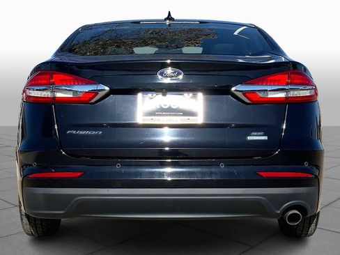 Certified 2019 Ford Fusion SE image 4