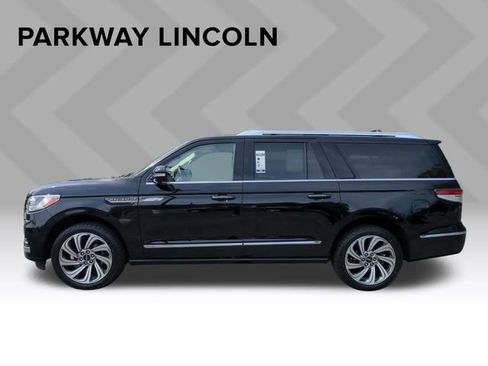 Used 2023 Lincoln Navigator L Reserve image 4