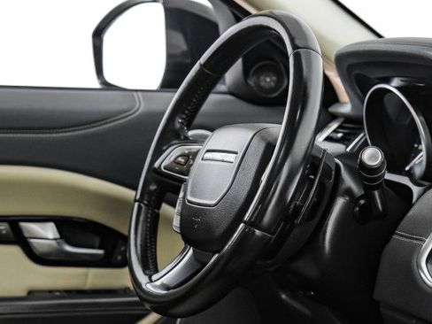 Used 2017 Land Rover Range Rover Evoque SE Premium image 11