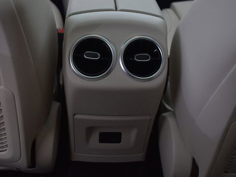 Used 2023 Mercedes-Benz CLA 250 4MATIC image 23
