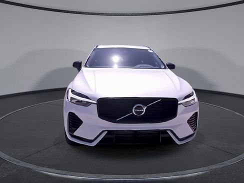 Certified 2023 Volvo XC60 T8 Plus AWD/4WD image 4