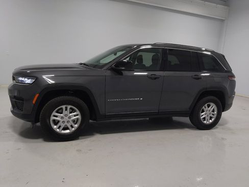 Used 2023 Jeep Grand Cherokee Laredo w/ Luxury Tech Group I AWD/4WD image 2