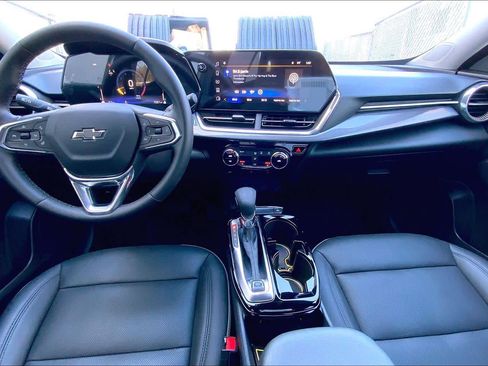 Used 2025 Chevrolet Trax ACTIV w/ Sunroof Package image 16