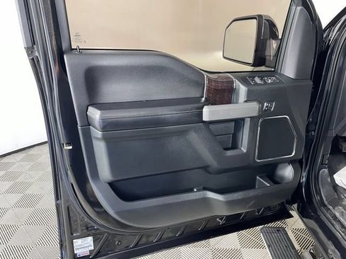 Used 2015 Ford F150 Platinum w/ Equipment Group 701A Luxury AWD/4WD image 18