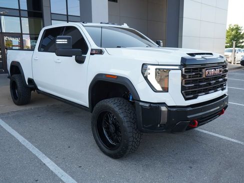 Used 2024 GMC Sierra 2500 AT4X AWD/4WD image 3
