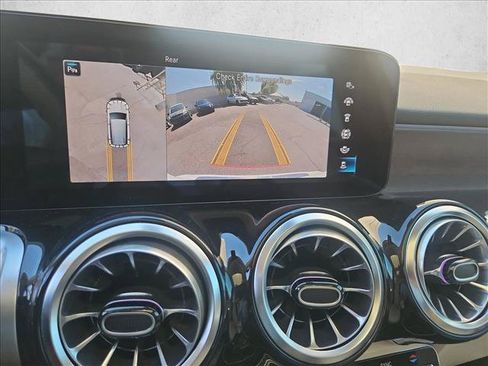 Used 2022 Mercedes-Benz GLB 250 4MATIC image 14