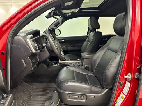 Used 2023 Toyota Tacoma Limited AWD/4WD image 21