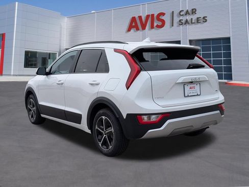 Used 2025 Kia Niro LX FWD image 9