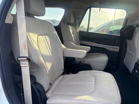 Used 2023 Ford Expedition Platinum RWD image 6