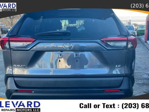 Used 2021 Toyota RAV4 LE image 6
