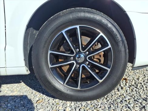 Used 2018 Dodge Grand Caravan SE image 11