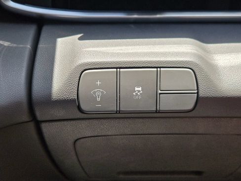 Used 2025 Hyundai Elantra SEL FWD image 24
