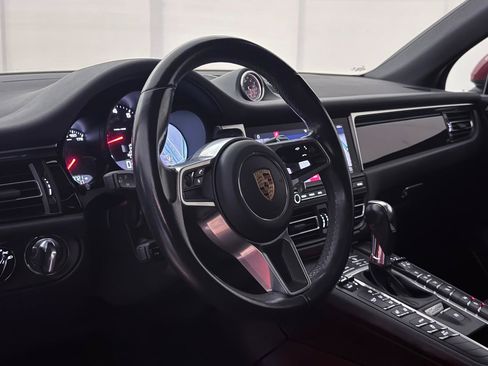 Used 2020 Porsche Macan AWD/4WD image 19