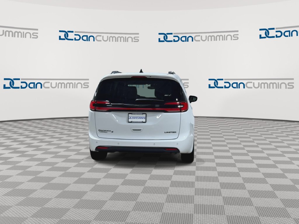 Used 2025 Chrysler Pacifica Limited FWD image 7