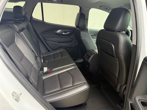 Used 2022 GMC Terrain SLT w/ Tech Package AWD/4WD image 5