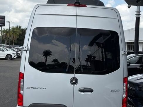 Used 2024 Mercedes-Benz Sprinter 2500 image 3