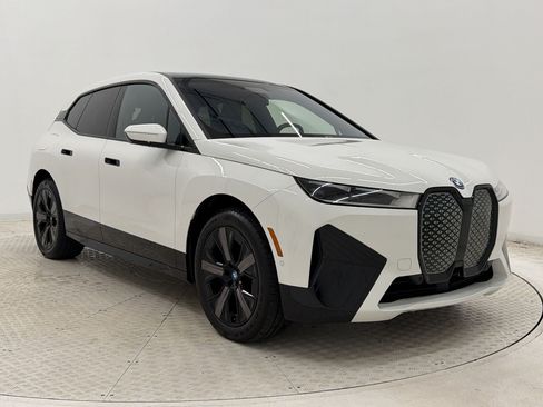 Used 2024 BMW iX xDrive50 w/ Sport Package AWD/4WD image 7