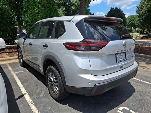 Used 2024 Nissan Rogue S AWD/4WD image 5