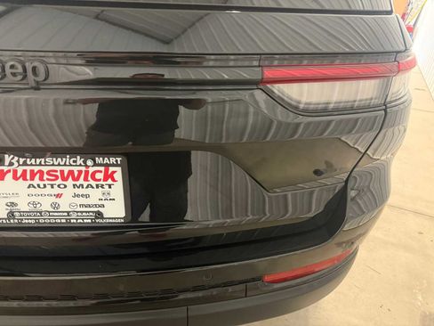 Certified 2023 Jeep Grand Cherokee Altitude image 18