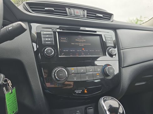Used 2019 Nissan Rogue S FWD image 14