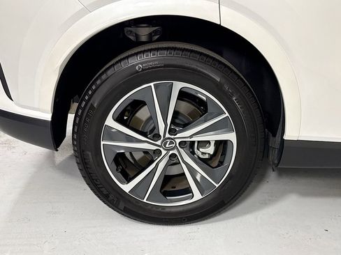 Certified 2025 Lexus RX 350 FWD w/ Accessory Package image 33