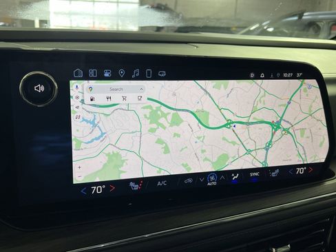 Used 2025 Chevrolet Suburban Z71 image 20