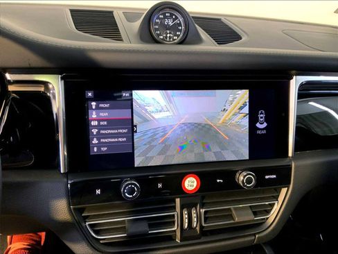 Certified 2026 Porsche Macan image 31