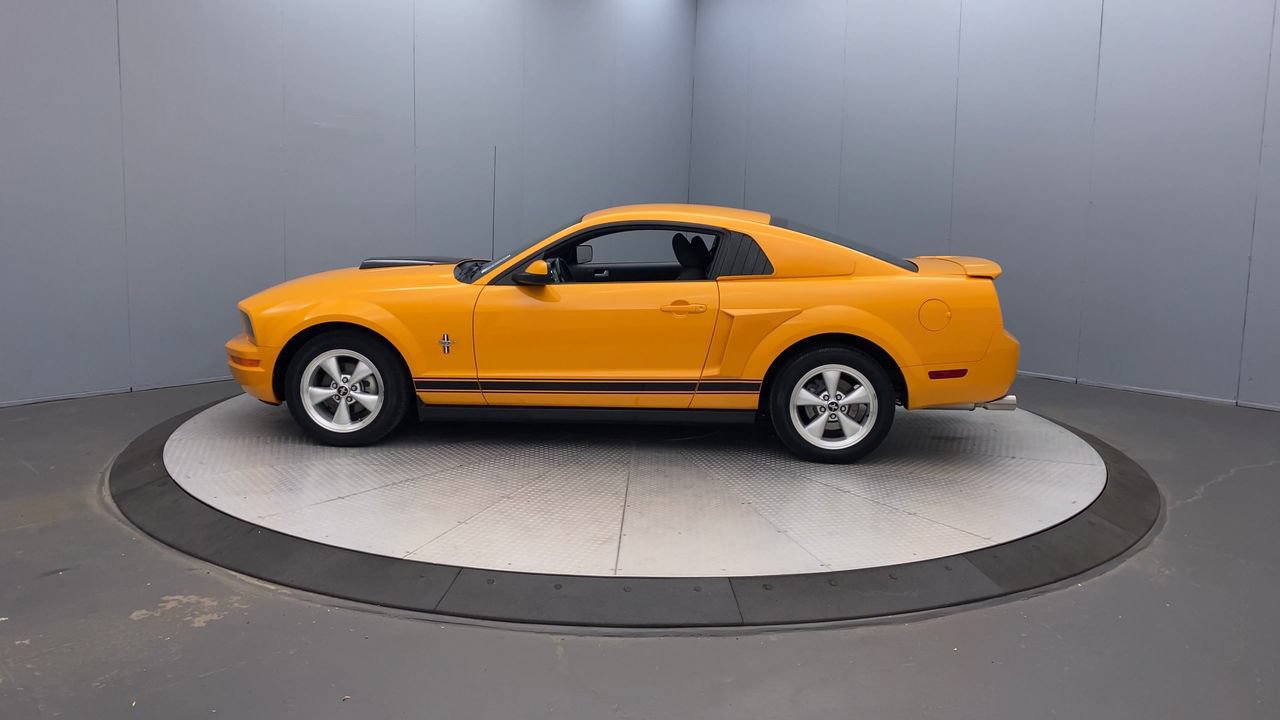Used 2008 Ford Mustang Coupe RWD image 2