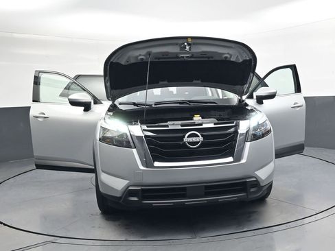 Used 2025 Nissan Pathfinder SV image 47