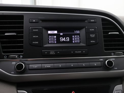 Used 2018 Hyundai Elantra SE FWD image 43