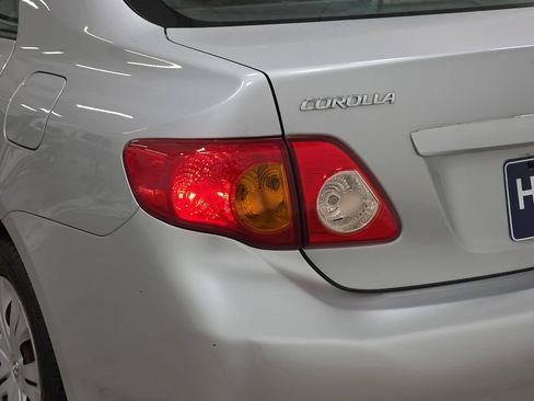 Used 2010 Toyota Corolla LE FWD image 32