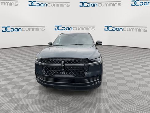 New 2025 Lincoln Navigator L Reserve w/ Jet Appearance Package image 3