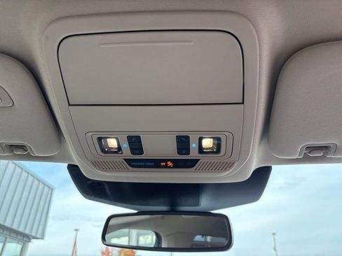 Used 2022 Ford Explorer Platinum w/ Technology Package image 8