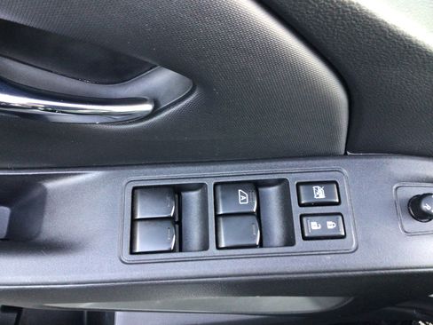 Used 2022 Nissan Frontier SV image 6