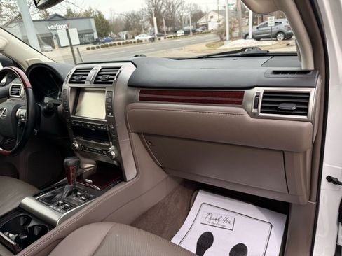 Used 2016 Lexus GX 460 Luxury w/ Preferred Accessory Package image 21