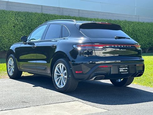 Certified 2025 Porsche Macan AWD/4WD image 3