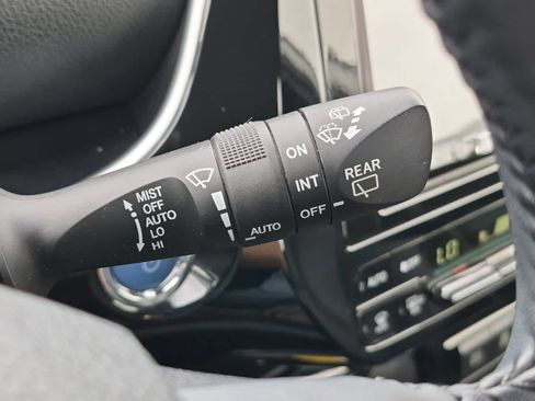 Used 2019 Toyota Prius XLE AWD/4WD image 25