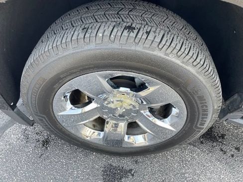 Used 2018 Chevrolet Suburban LT AWD/4WD image 9