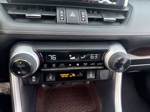 Used 2019 Toyota RAV4 Limited image 27