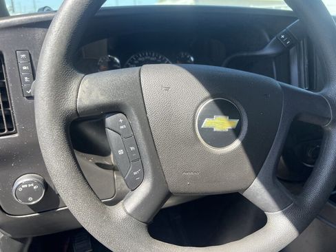 Used 2018 Chevrolet Express 2500 w/ Driver Convenience Package image 16