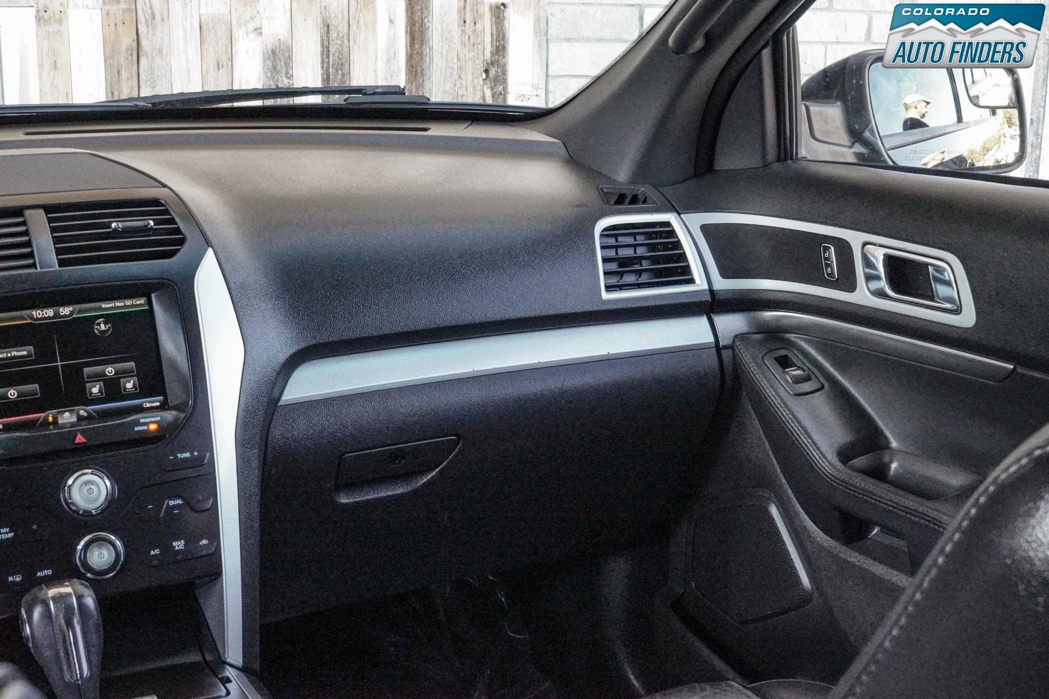Used 2015 Ford Explorer XLT w/ Equipment Group 202A AWD/4WD image 17