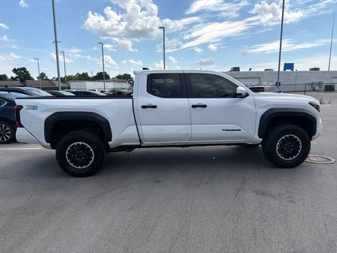 Used 2025 Toyota Tacoma TRD Off-Road AWD/4WD image 4